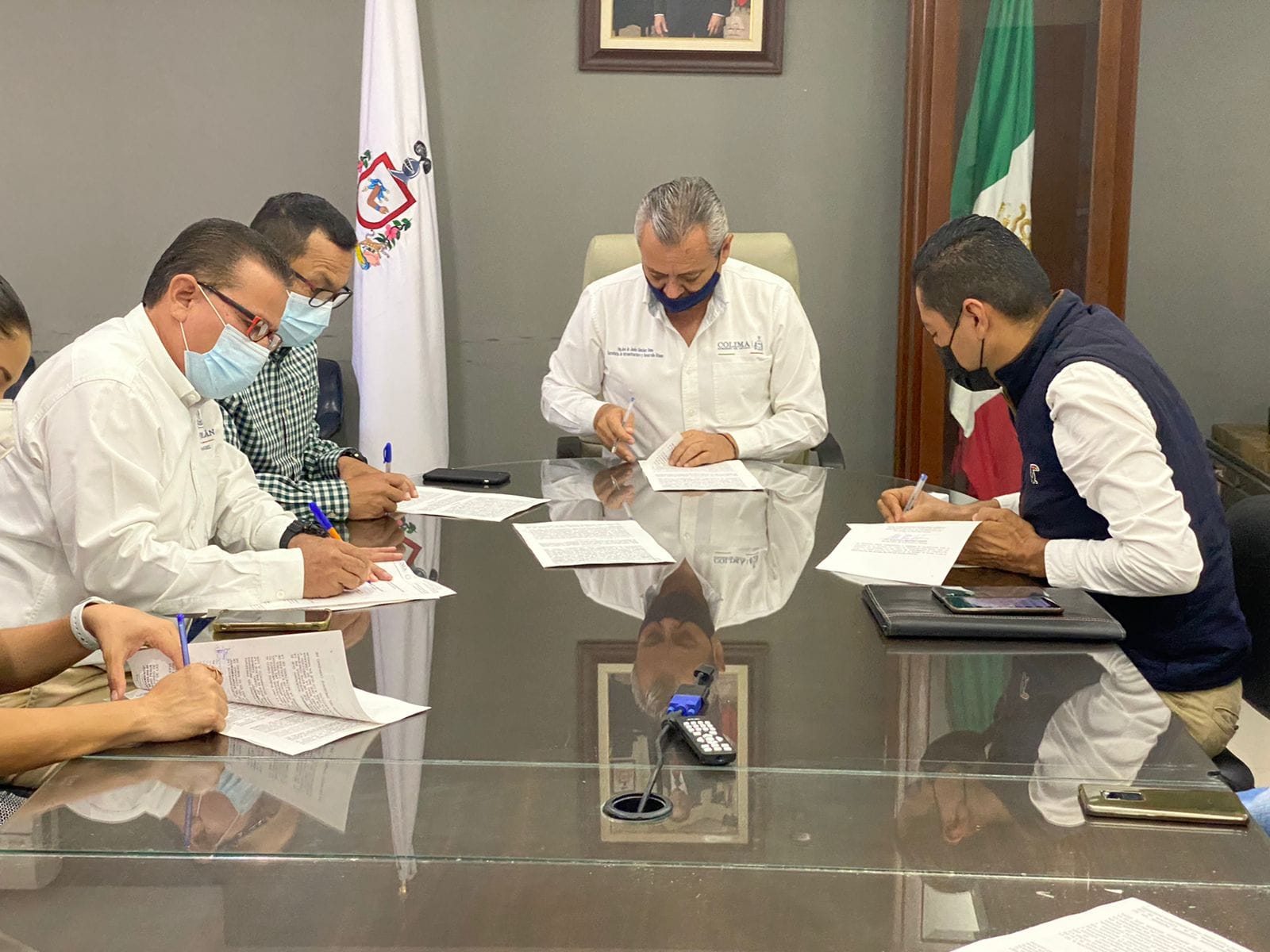 Firman Convenio para construir Centro de Salud en Coquimatlán