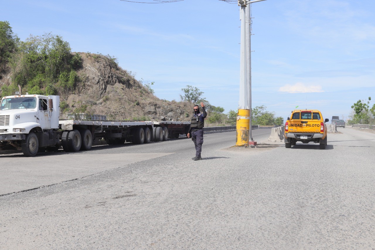 Ofrece Ayuntamiento de Manzanillo solución al conflicto vial en la carretera Jalipa de acceso al Puerto