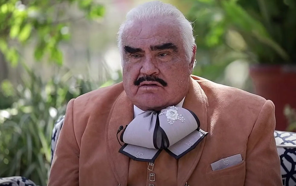 Vicente Fernández, grave en terapia intensiva