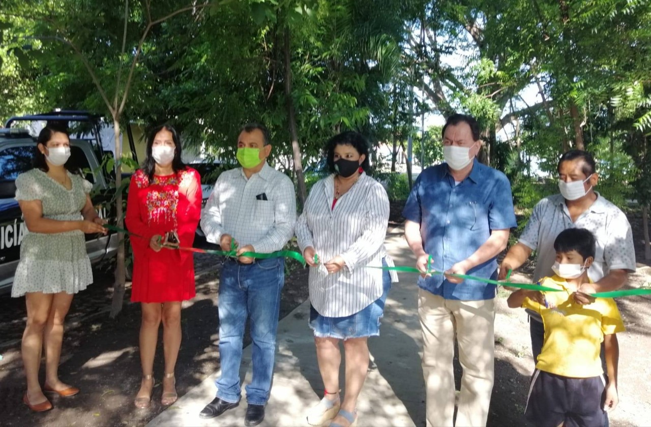 Felipe Cruz entrega obras de carpeta asfáltica y banquetas, en vialidad de San Isidro y Parque de Centenario