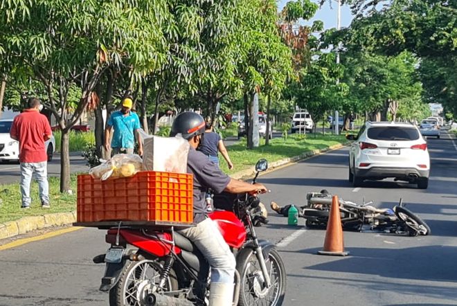 Grave motociclista accidentado en la avenida Enrique Corona, en Villa de Álvarez