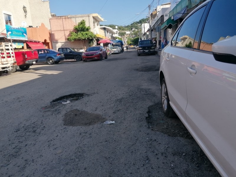 Deterioradas la mayoría de las vialidades en Santiago