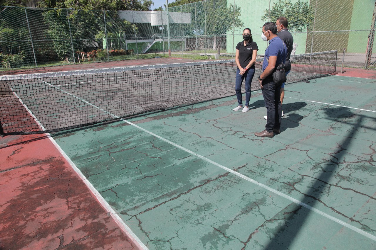 Reparan canchas de tenis de la Unidad Deportiva Sur