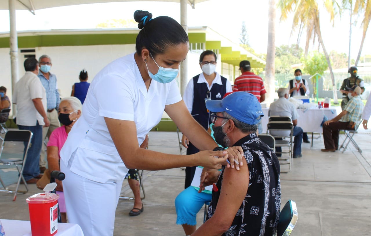 Reportan avance del 79% en vacunación contra Covid-19