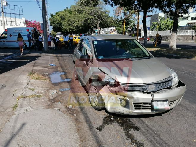 Taxista resulta lesionado tras choque en Felipe Sevilla del Río, en Colima