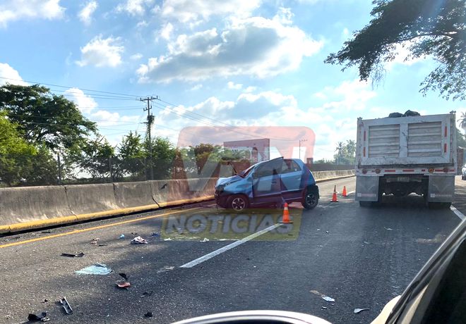 Fuerte accidente se registra en a la autopista Colima-Manzanillo, hay tres jóvenes lesionados