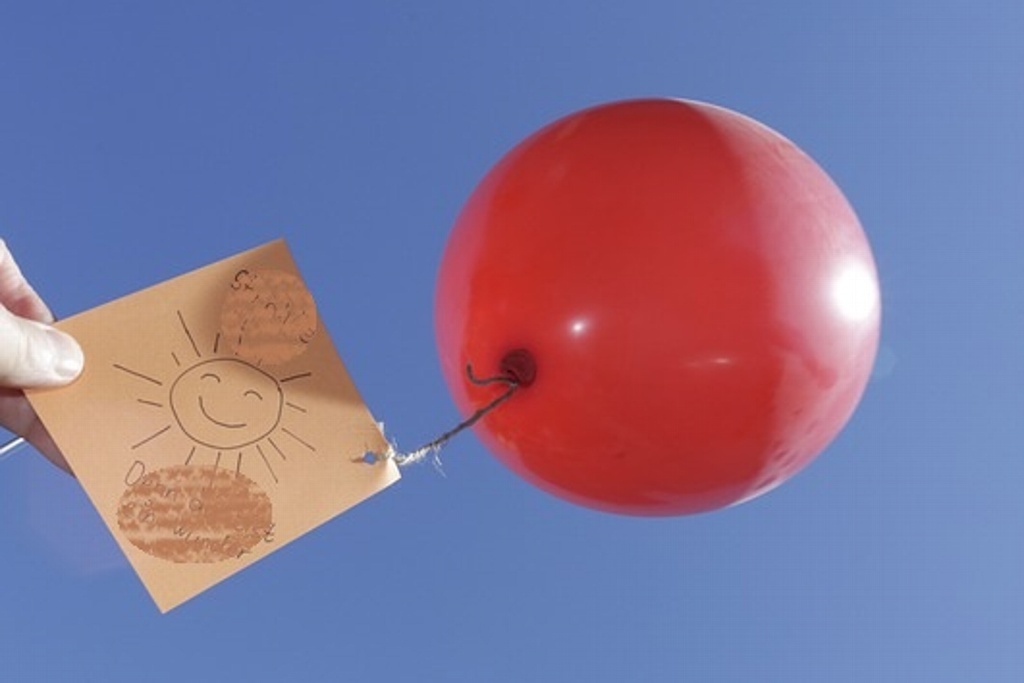 Semarnat pide no enviar globos con cartas a los Reyes Magos