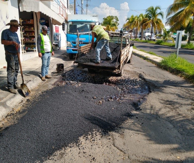 Bacheo en la Villa ha beneficiado a 44 colonias y seis comunidades