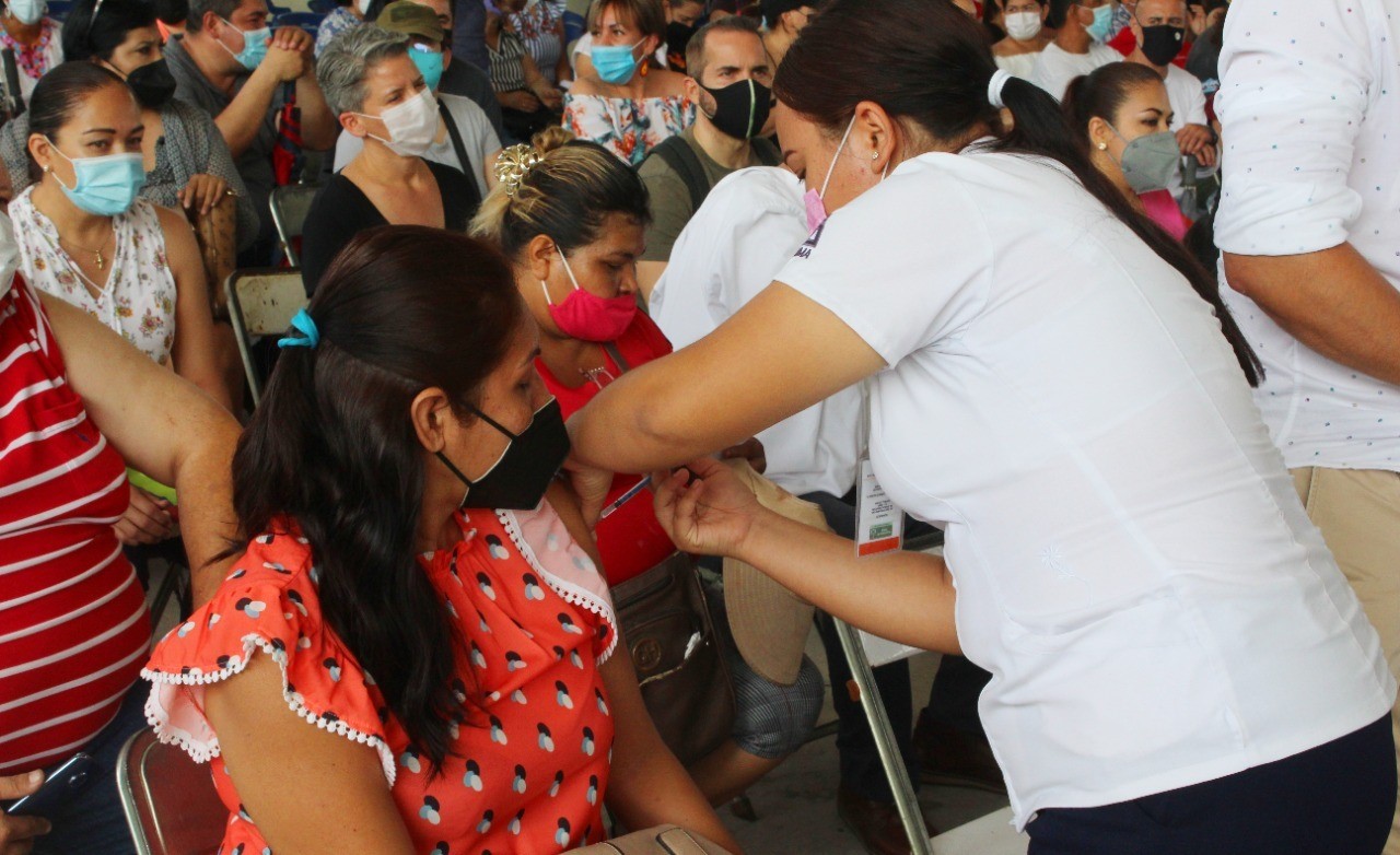 Presentan avances en coberturas de vacunación en el estado de Colima