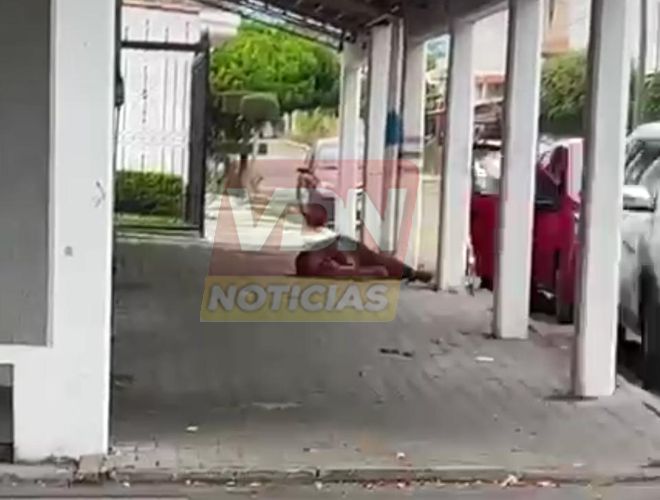 Asesinan a un hombre y lesionan a una mujer, frente a la Secundaria Reyes Heroles en Colima