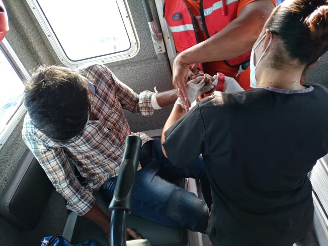 Personal Naval realiza evacuación médica de una persona extranjera en inmediaciones de Manzanillo