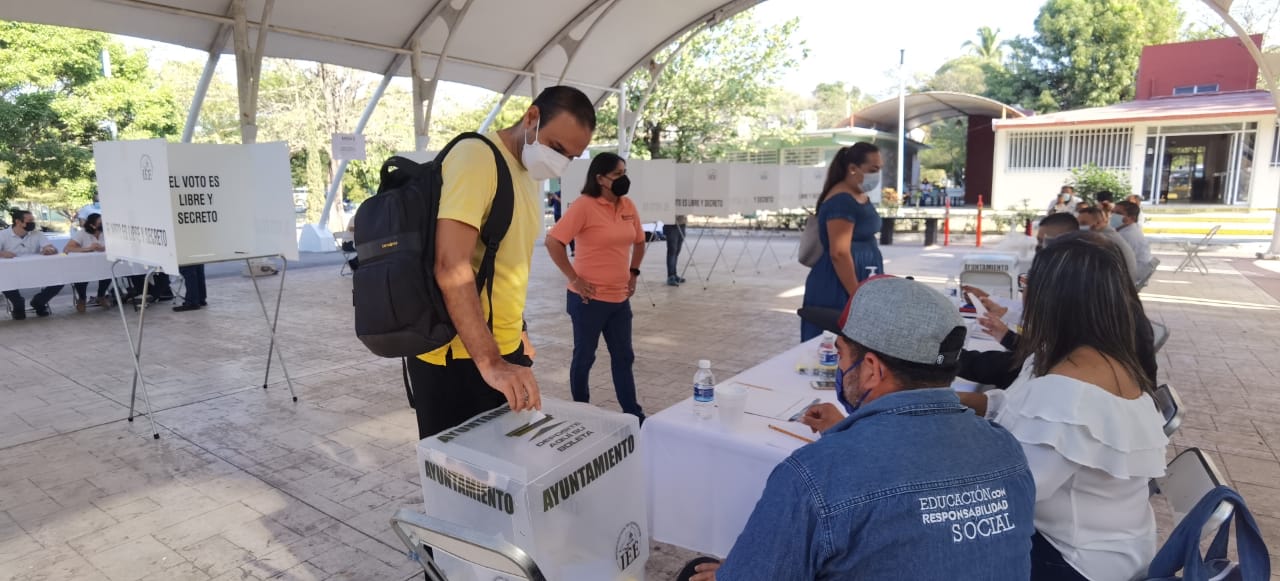 Trabajadores de SUTUC participan en la consulta universal para aprobación del Contrato Colectivo de Trabajo y aumento salarial