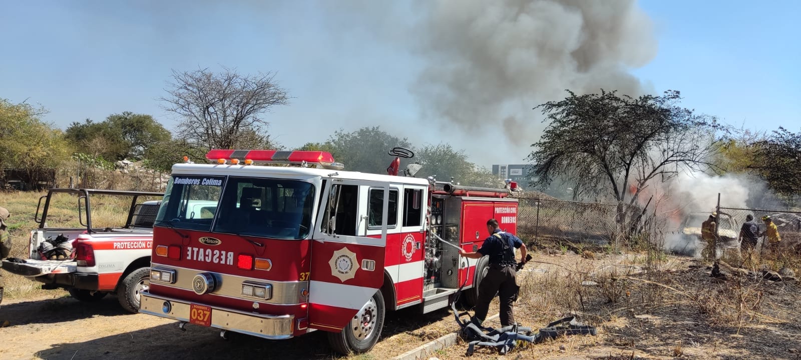 Tras corto circuito se incendian varias unidades en yonque de la colonia Francisco Villa 3, en Colima