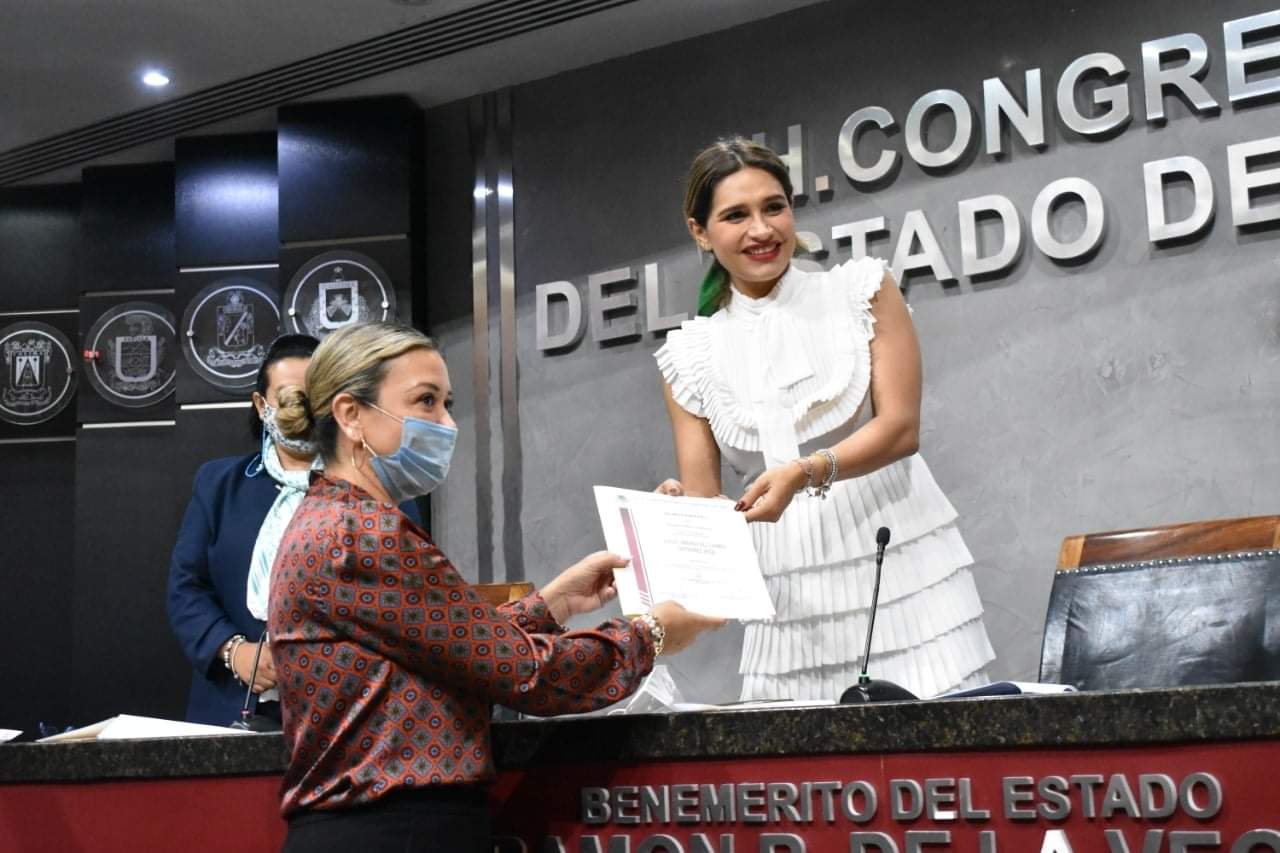 Brenda Gutiérrez renuncia como Secretaria General del Congreso de Colima