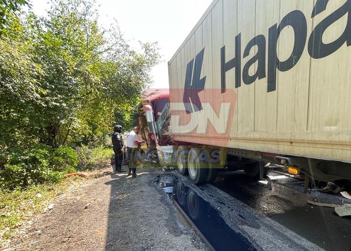 Carambola en la carretera Armería-Manzanillo, hay tres lesionados