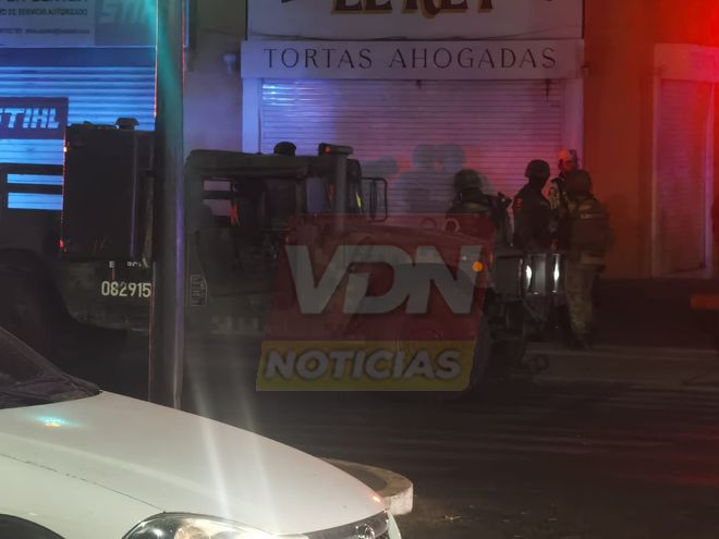 Choca camión del Ejército contra vehículo particular en la Avenida 20 de noviembre, no se reportan lesionados graves