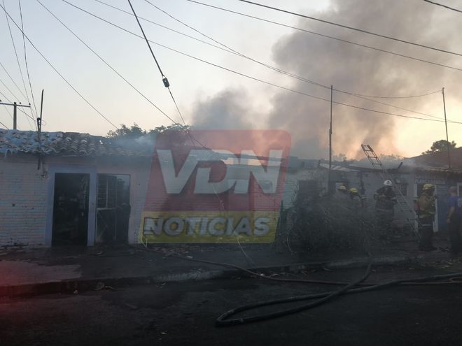 Incendian vivienda en Fátima, se extiende a dos casas más