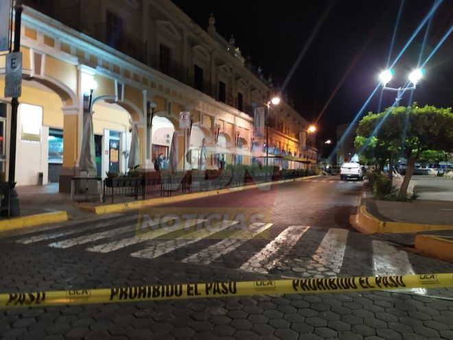 En pleno centro histórico de Colima, balean a un hombre en un bar