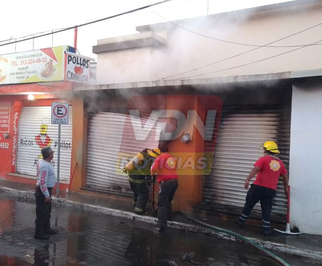 Se incendia negocio de lencería en Tecomán, solo se reportan daños materiales