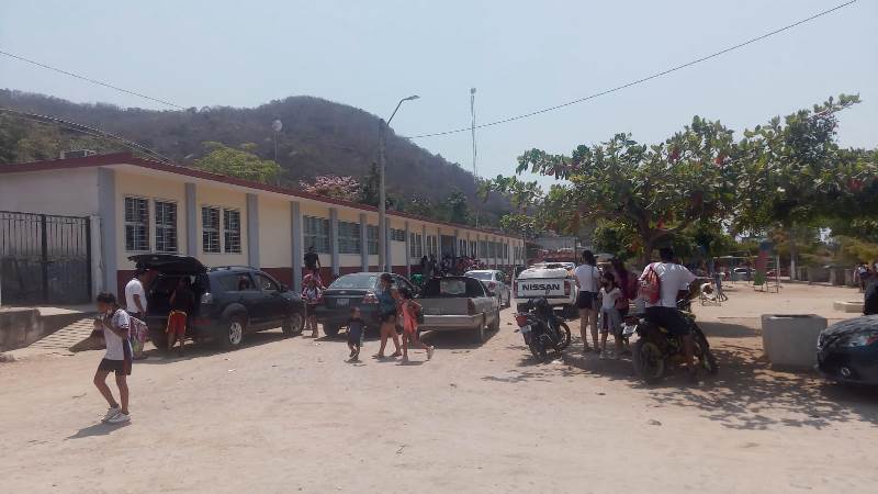 Piden Policía vial en las escuelas de El Colomo