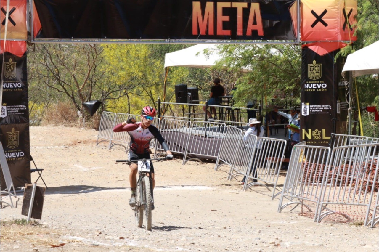 Gran desempeño de colimenses en macro regional de ciclismo y voleibol