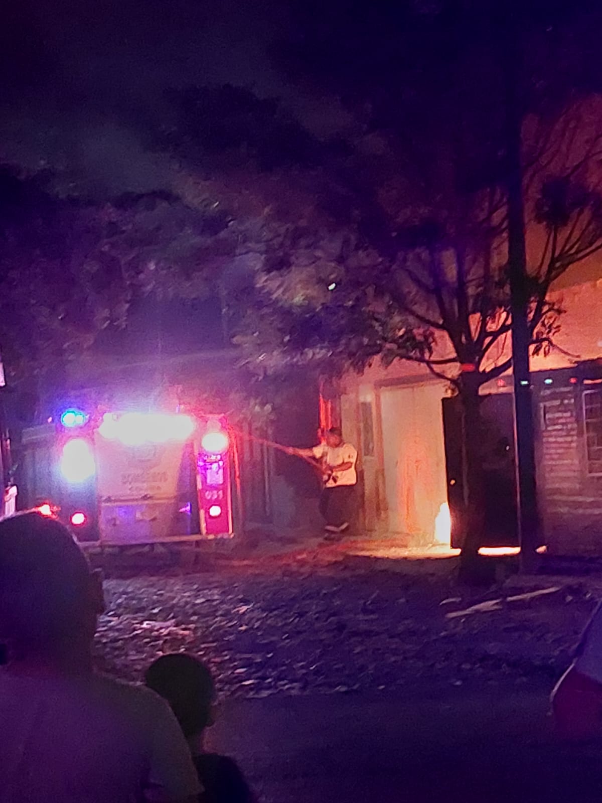 Se incendia una vivienda en la colonia Lázaro Cárdenas, al oriente de la ciudad de Colima