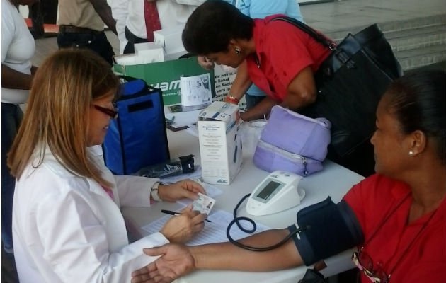 En Colima, más mujeres que hombres padecen diabetes e hipertensión