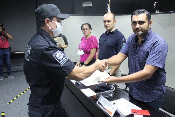 Policías estatales concluyen sus estudios de bachillerato