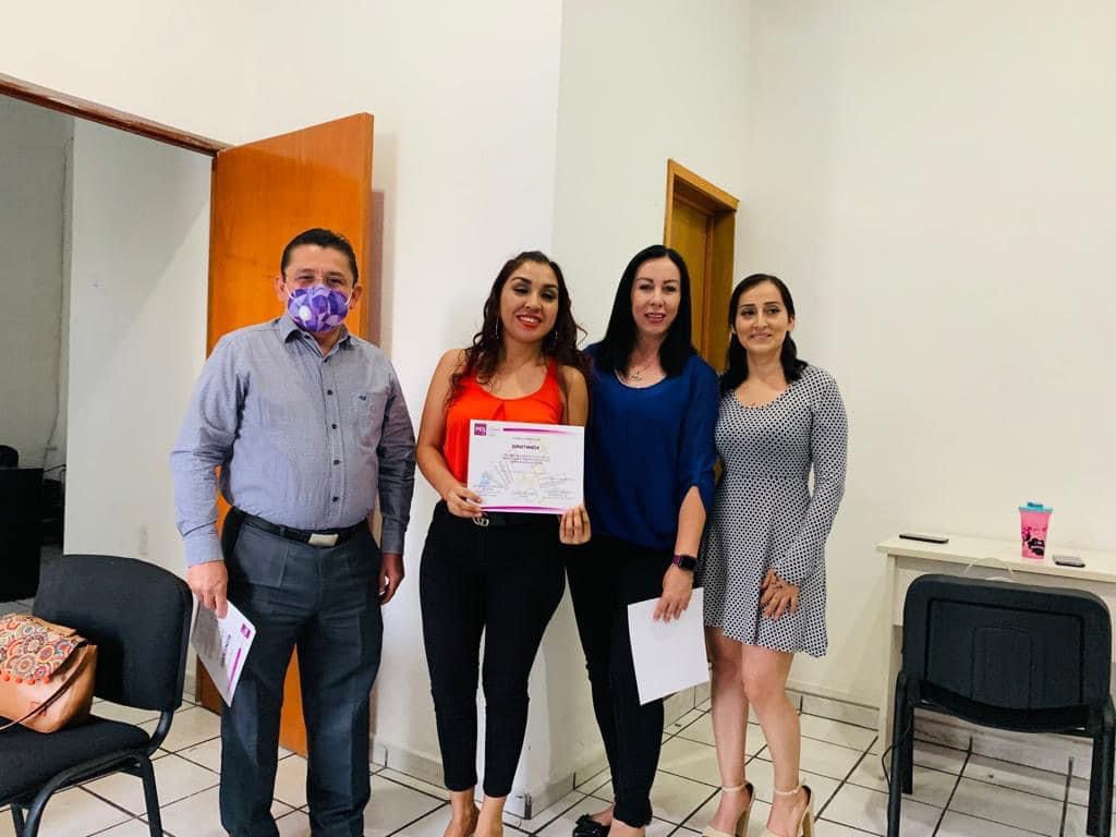 Finalizan con éxito los cursos de maquillaje y peinados ofrecidos por el PES Colima