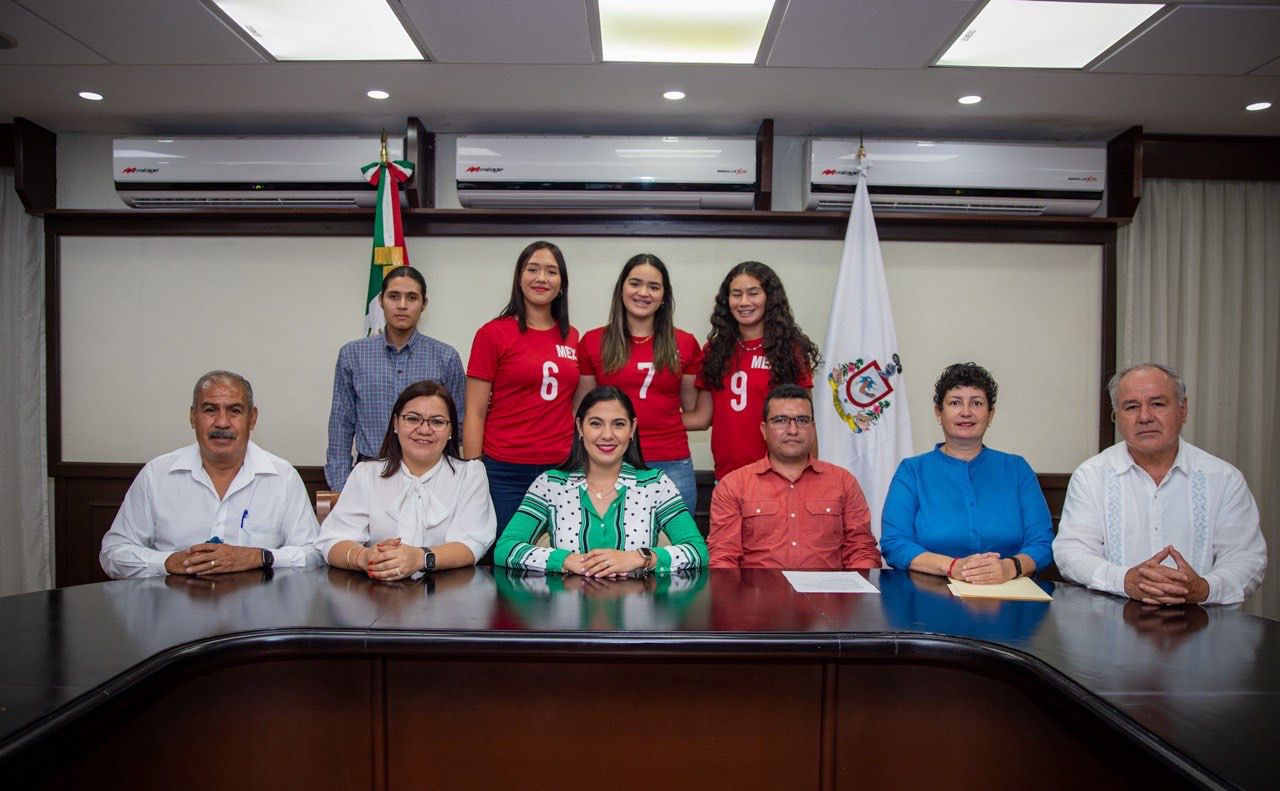 Gobernadora ofrece a estudiantes y deportistas colimenses total respaldo para alcanzar sus sueños