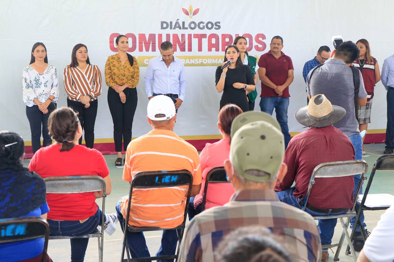 Gobernadora lleva Diálogos Comunitarios a Paticajo; informa avances para rehabilitar carretera Villa de Álvarez-Minatitlán