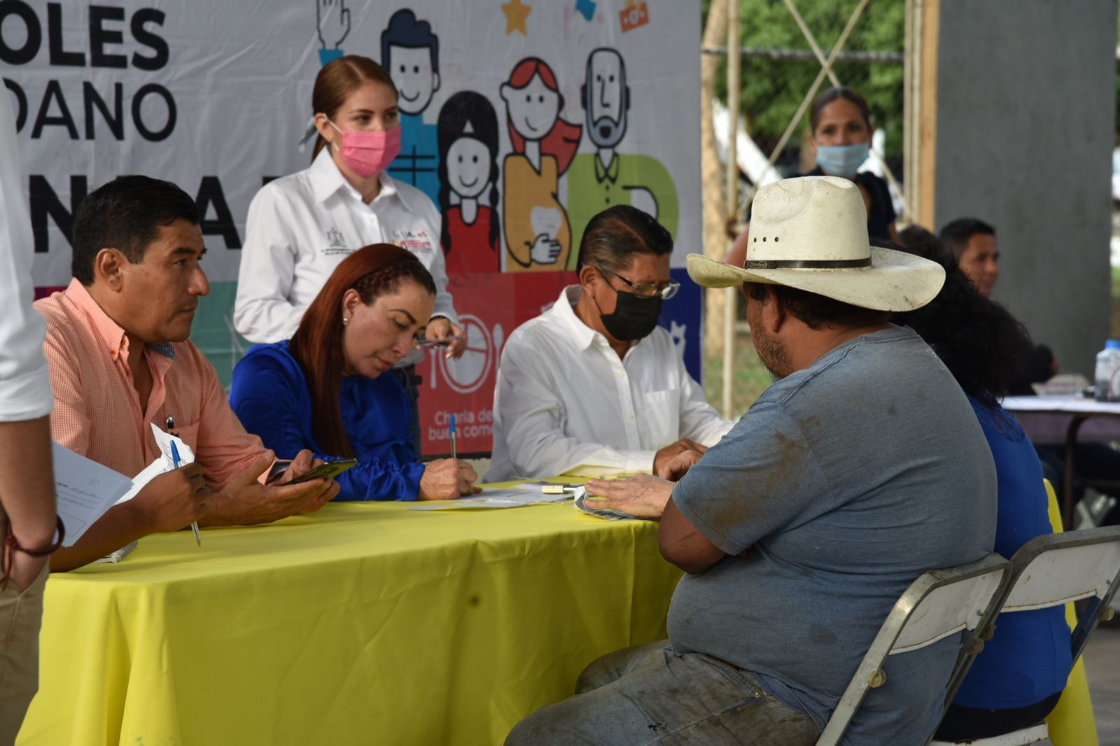 Atiende Tey Gutiérrez a 90 personas en Miércoles Ciudadano de Villas de Oro