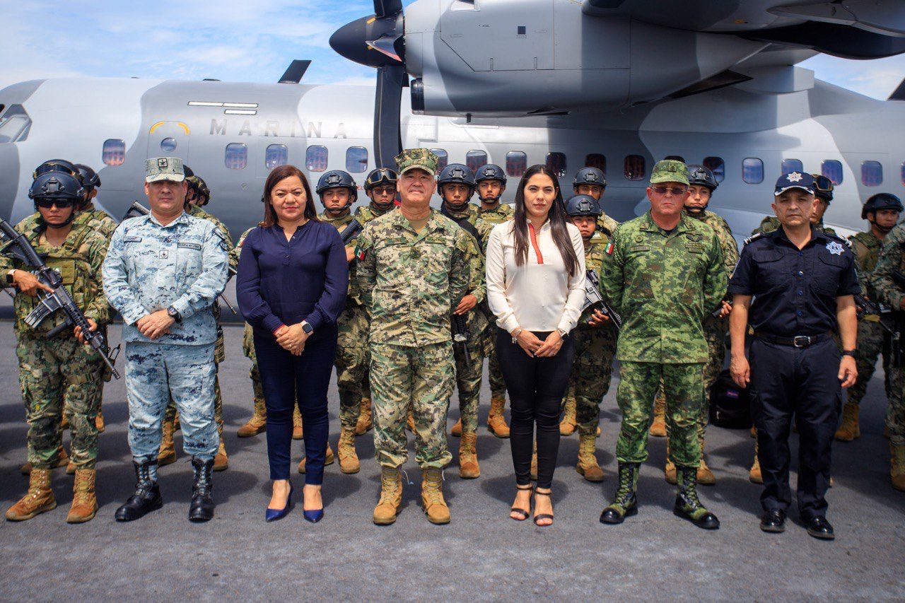 Gobernadora Indira recibe a 50 marinos que llegan a Colima a reforzar operativos de seguridad