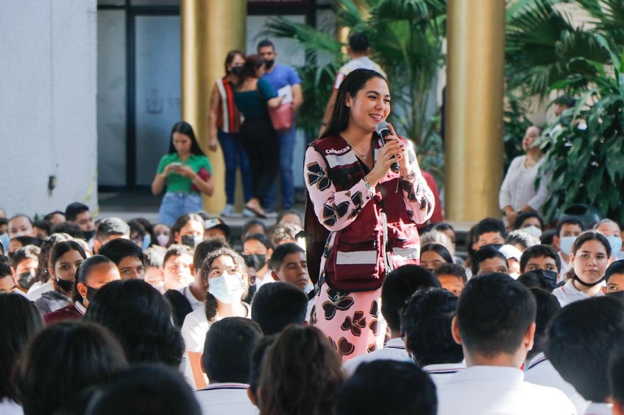 Indira concluye entrega de 5,450 computadoras gratuitas a estudiantes del municipio de Colima