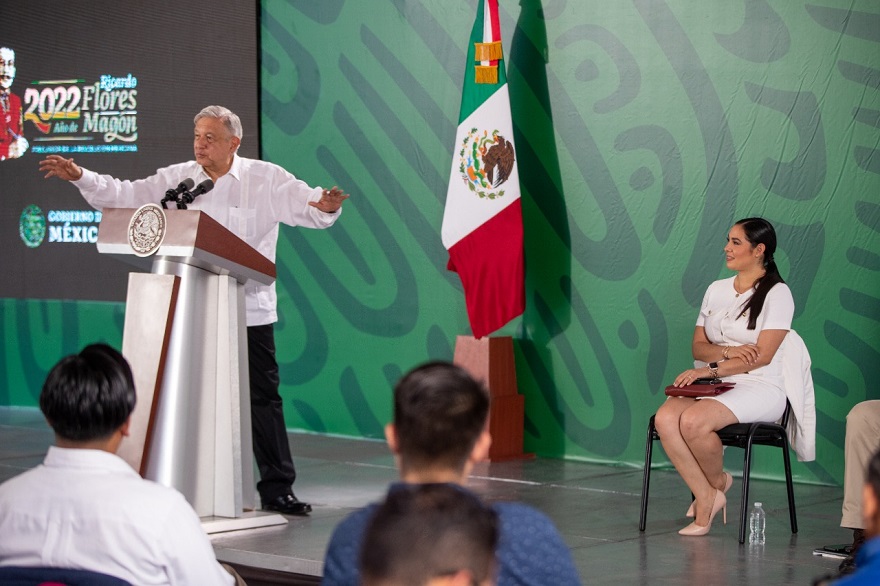 AMLO: estamos muy contentos con el trabajo de Indira y la gente de Colima respalda su gobierno