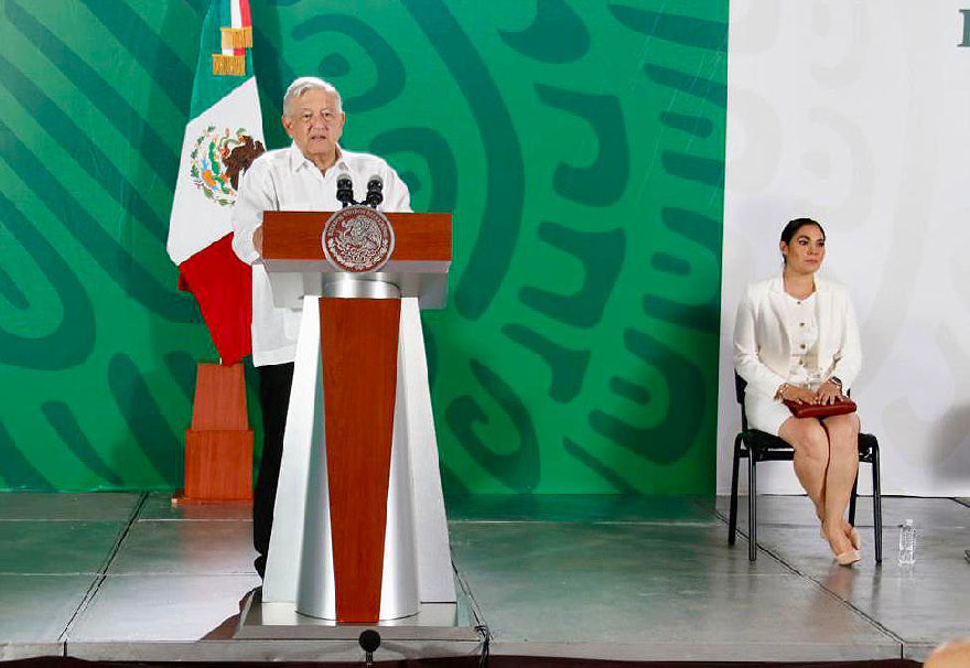 AMLO aseguró que la gobernadora de Colima fue amenazada, pero la protege su gobierno y el pueblo, resaltó