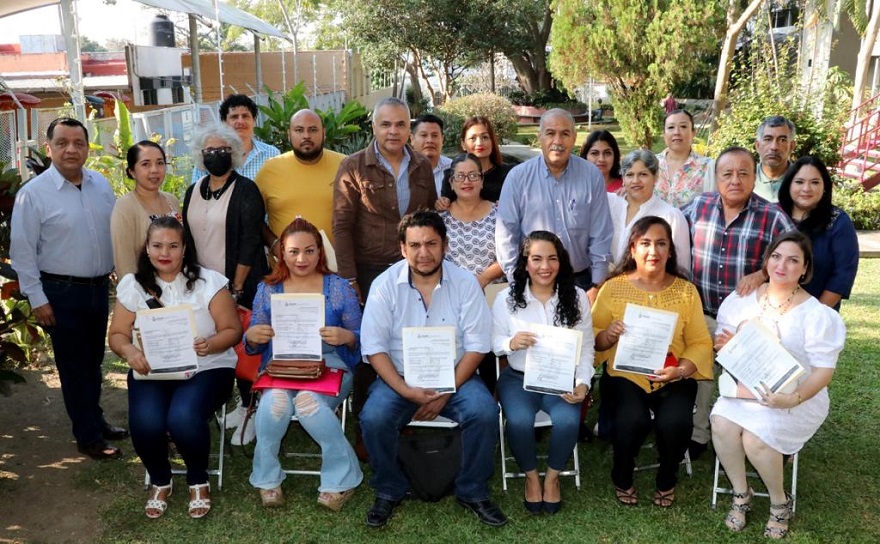 Educación Colima entrega 19 nombramientos definitivos a personal administrativo