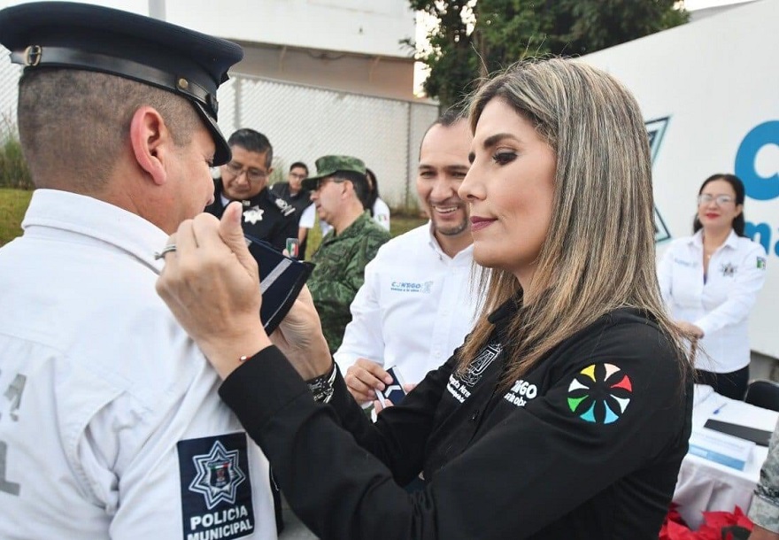 Margarita Moreno otorga ascensos y reconocimientos a policías municipales