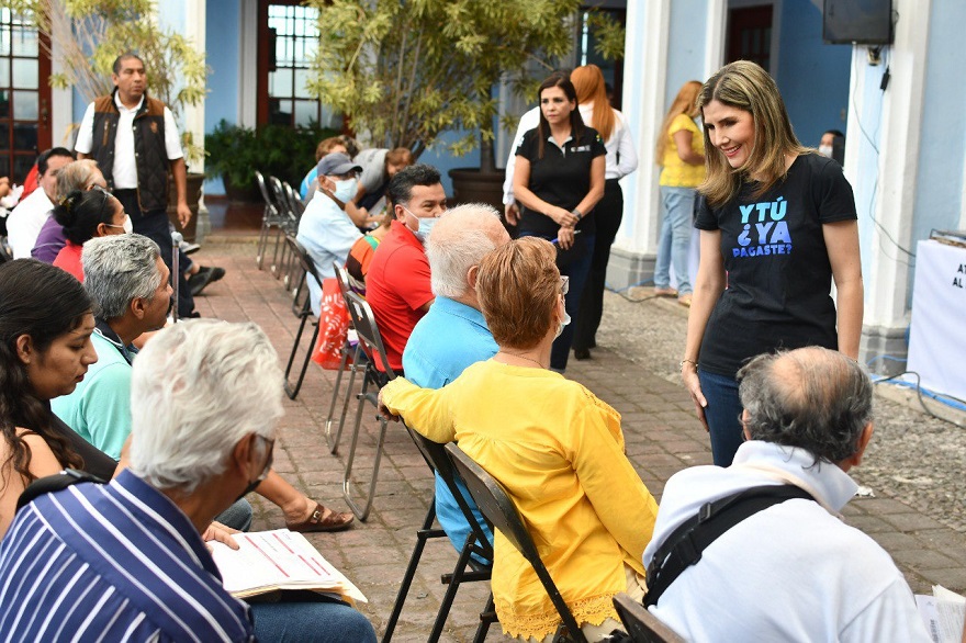 Margarita Moreno visita caja receptoras y promueve el pago del predial