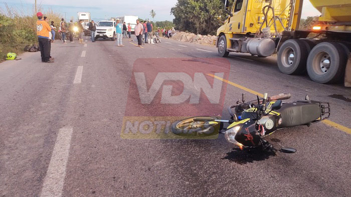 En fuerte accidente en la carretera a Cerro de Ortega, muere una mujer y su hijo queda lesionado