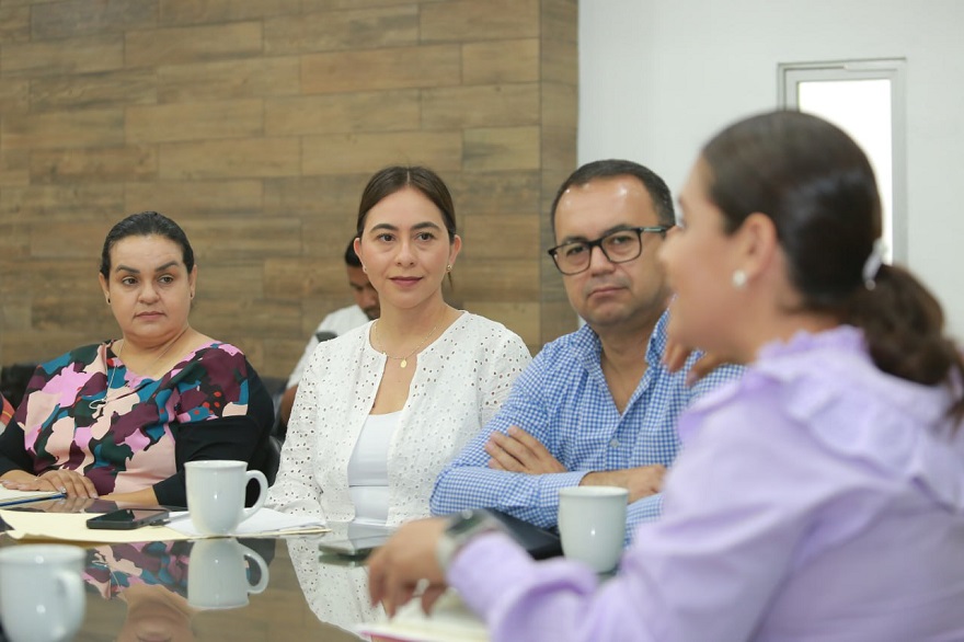 Legisladores morenistas reconocen trabajos del gobierno estatal en tramo afectado en carretera Minatitlán-VdeÁ: diputada Andrea Naranjo