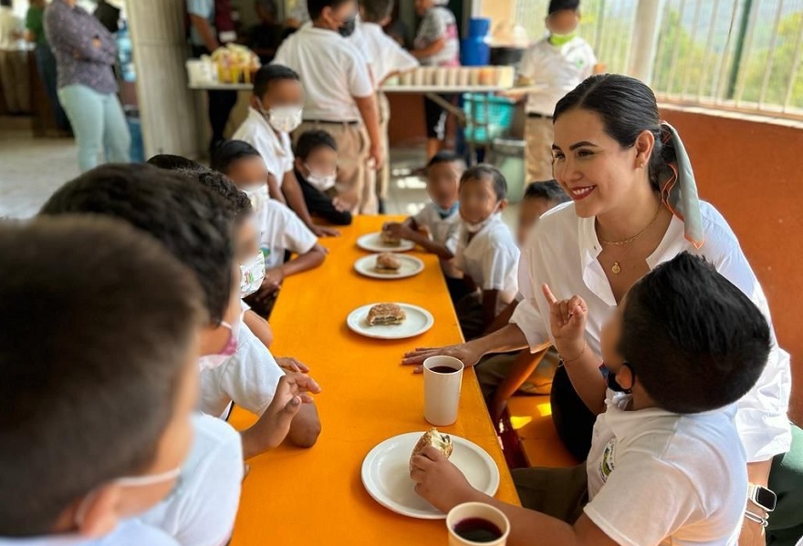 DIF Estatal Colima lleva desayunos especiales a escuelas beneficiadas con el programa Alimentación Escolar