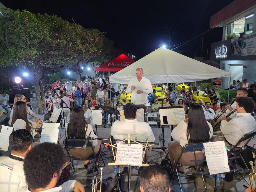 Banda Sinfónica de Colima alegra las fiestas patronales en barrios y colonias