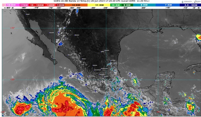 Adrian ya es huracán categoría 1; se prevén lluvias muy fuertes y oleaje elevado en Colima, Guerrero, Jalisco y Michoacán