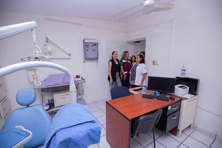 Indira entregó remodelación de Centros de Salud en Quesería y Cuauhtémoc