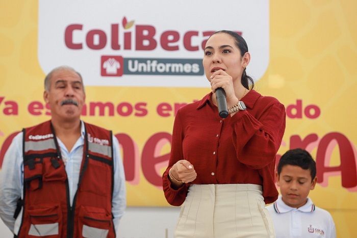 Indira entregó más de 400 uniformes gratuitos a estudiantes de escuelas Conafe de Armería, Tecomán e Ixtlahuacán