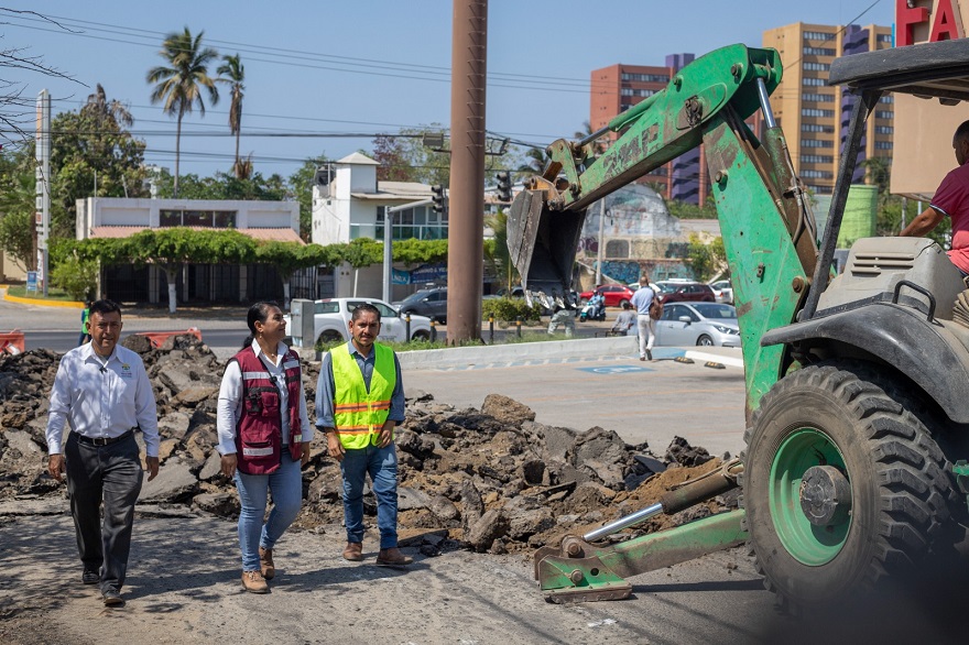 Arranca Griselda Martínez, pavimentación con concreto hidráulico en calle de Santiago