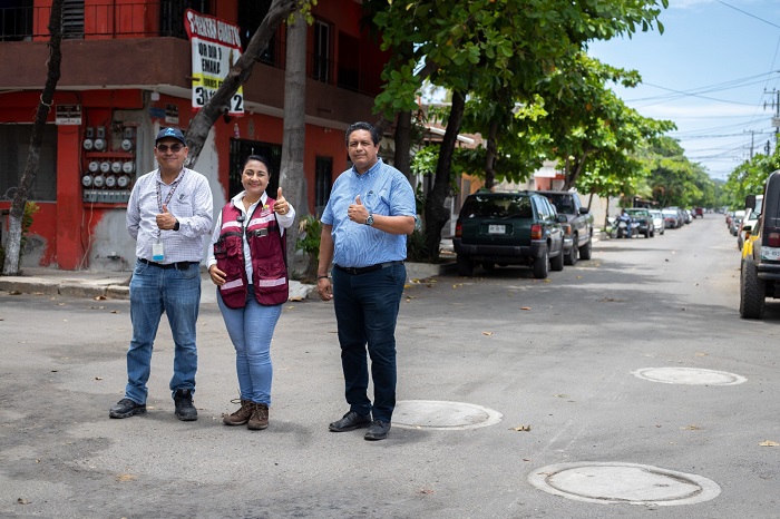 Griselda Martínez entregó colector de drenaje en colonia del Pacifico