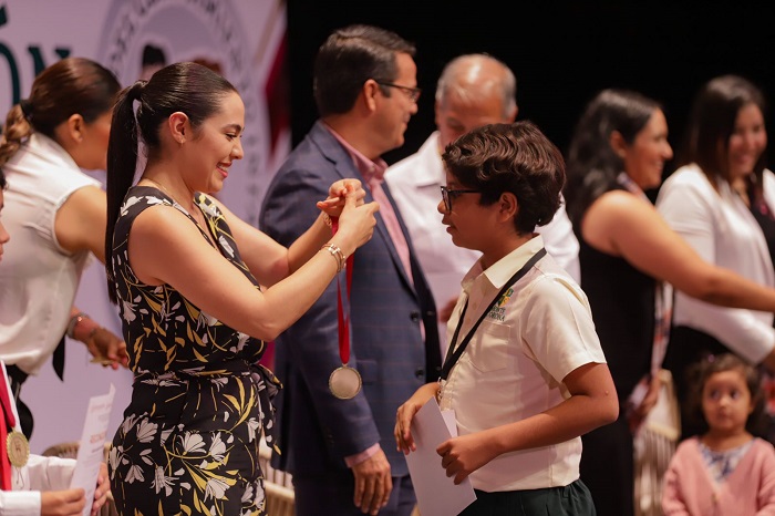 Indira: estudiantes en Olimpiada del Conocimiento, reflejo de personas capaces y disciplinadas