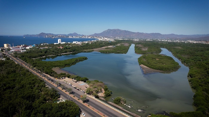 Griselda Martínez entrega nueva obra, el drenaje de la Infonavit ya no irá a laguna del valle de las garzas